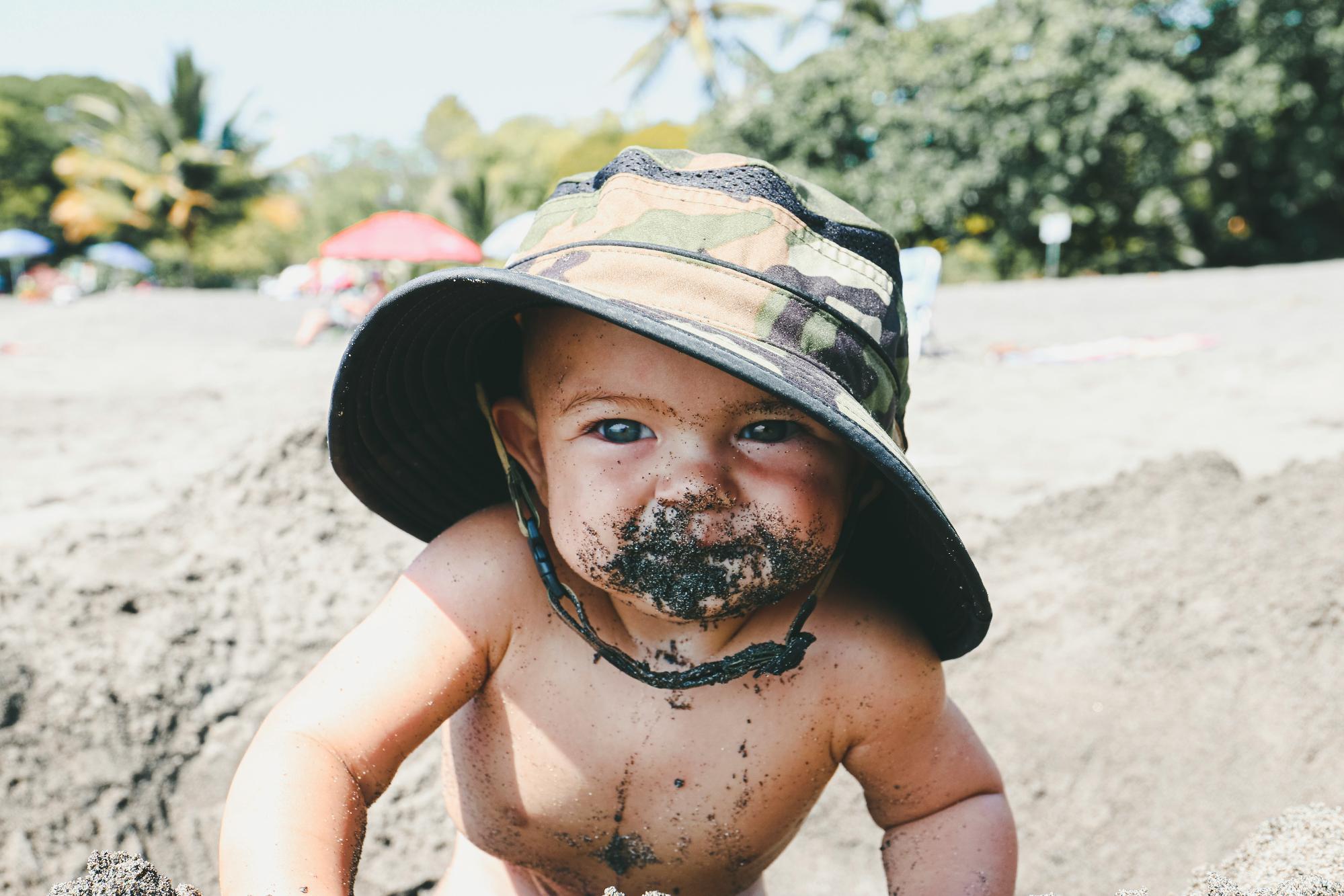 Choosing Baby Sunscreen Canadian parent choosing best baby sunscreen with SPF 30