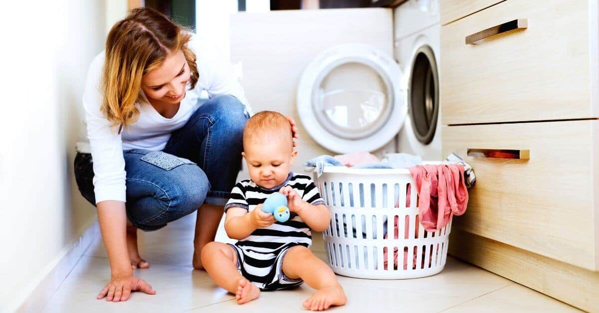 Cleaning House with Baby - Natural Methods How to keep the house clean with a baby using natural and safe cleaning methods